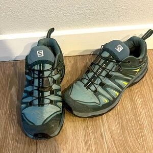 Salomon X Ultra 3 Low GTX
Hiking Shoes - Women's
